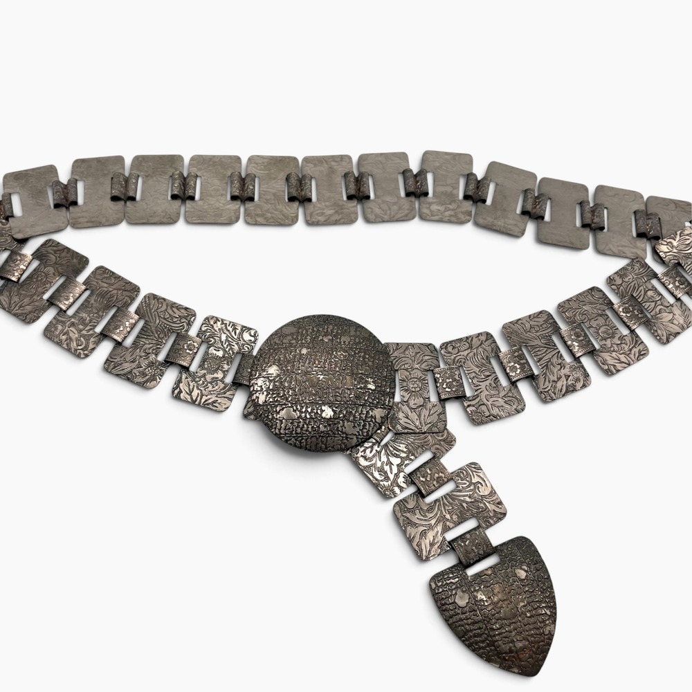 Sarah Coventry Vintage 1970s Silver Tone Metal Floral Embossed Link Belt